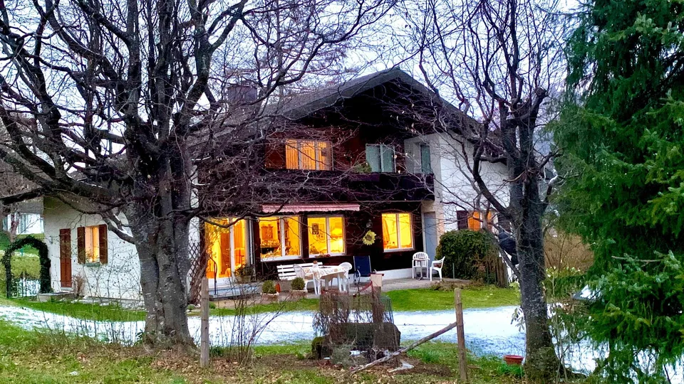 Zimmer/Studio in schönem Haus in Zweisimmen