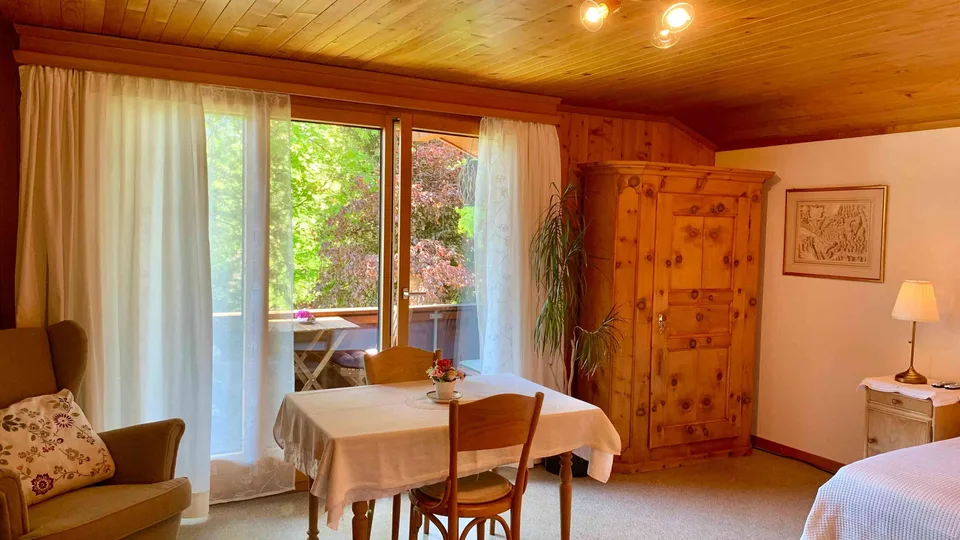 Zimmer/Studio in schönem Haus in Zweisimmen