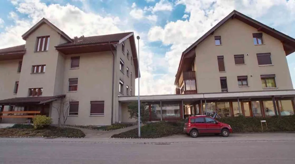 Modernes Geschäftslokal in Heimberg zu vermieten – 74 m²