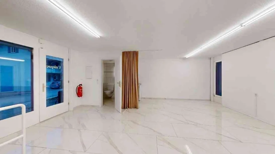 Modernes Geschäftslokal in Heimberg zu vermieten – 74 m²