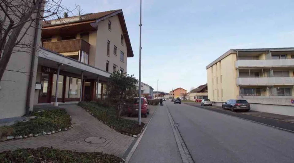Modernes Geschäftslokal in Heimberg zu vermieten – 74 m²