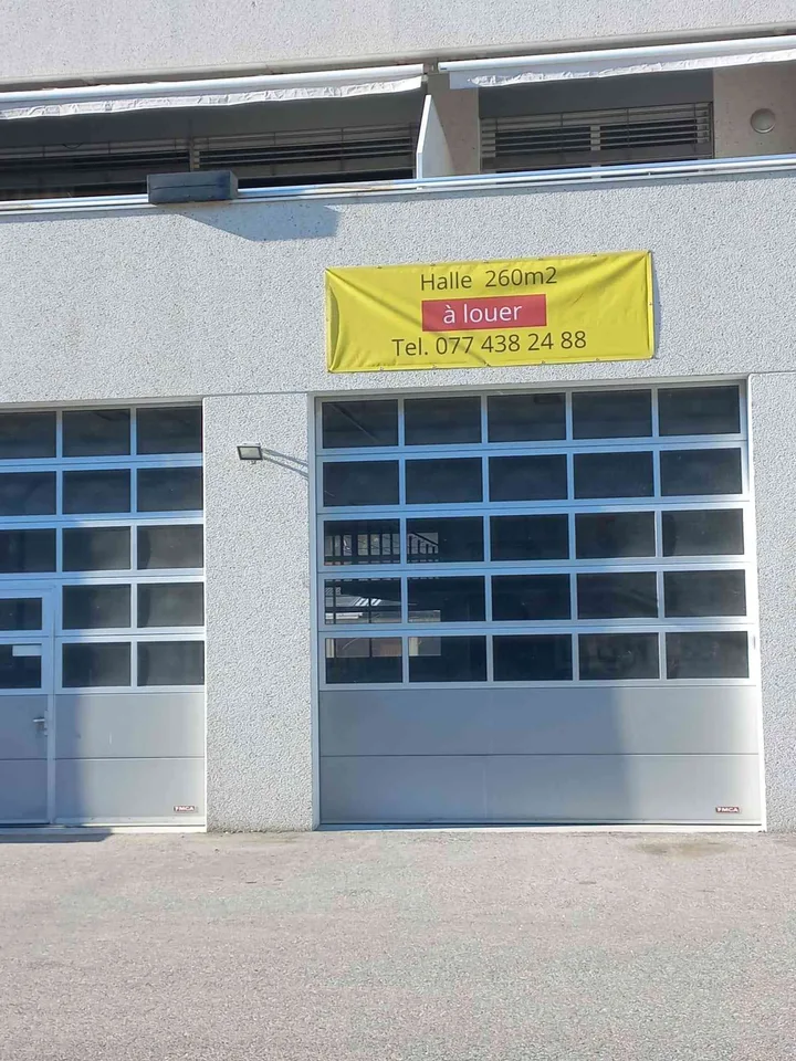 Halle mit 260m2 zu vermieten mit 5 aussen Parkplätze