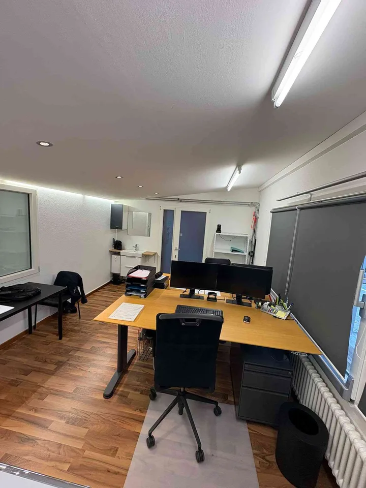 zentrale Werkstatt inkl. Parkplatz, Lager & Büro in Gwatt Thun