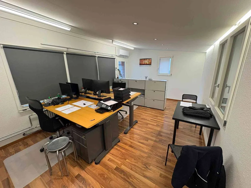zentrale Werkstatt inkl. Parkplatz, Lager & Büro in Gwatt Thun