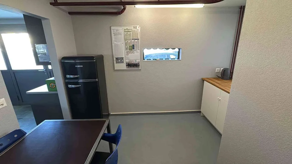 zentrale Werkstatt inkl. Parkplatz, Lager & Büro in Gwatt Thun
