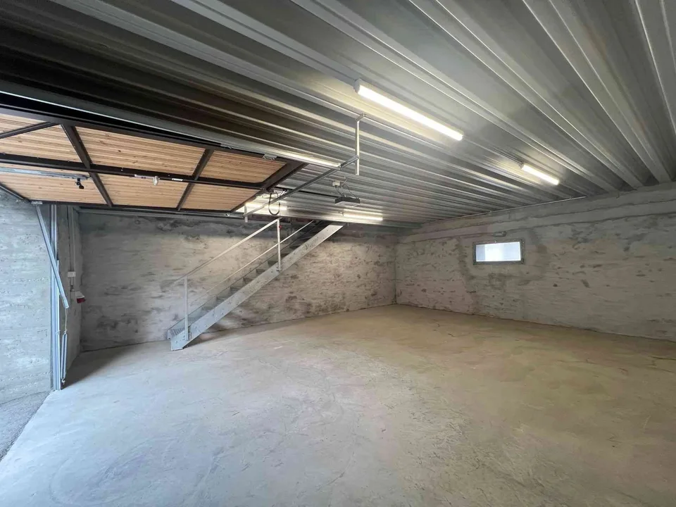Garage und Lager mit 150 m2
