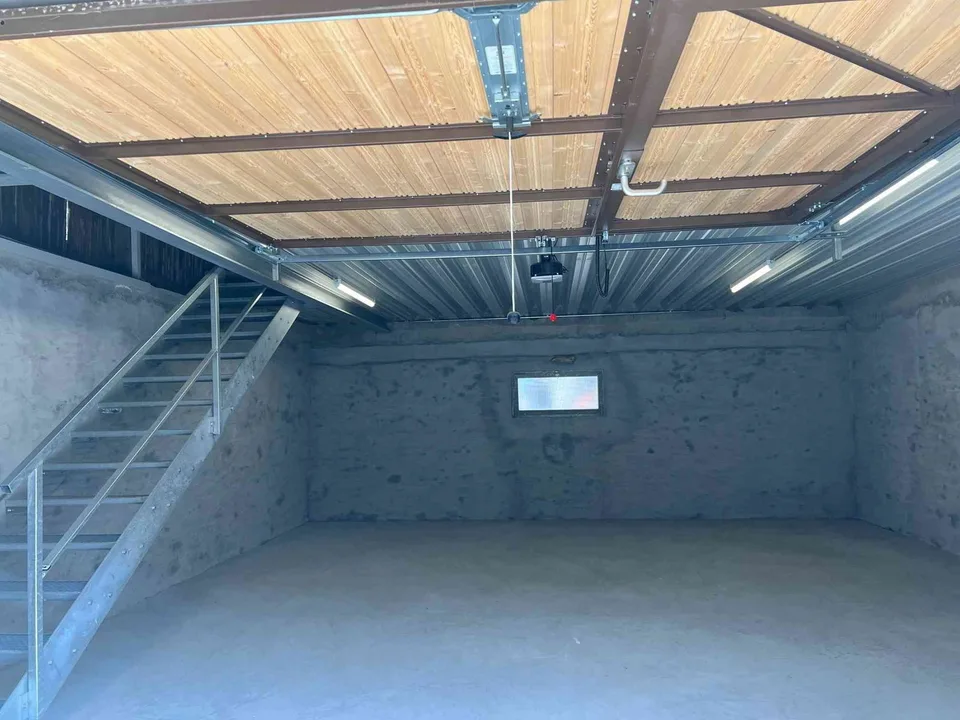 Garage und Lager mit 150 m2