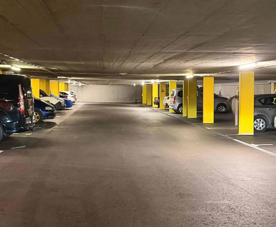 Einstellhallenplatz in Uetendorf – nur 5 Gehminuten vom Bahnhof