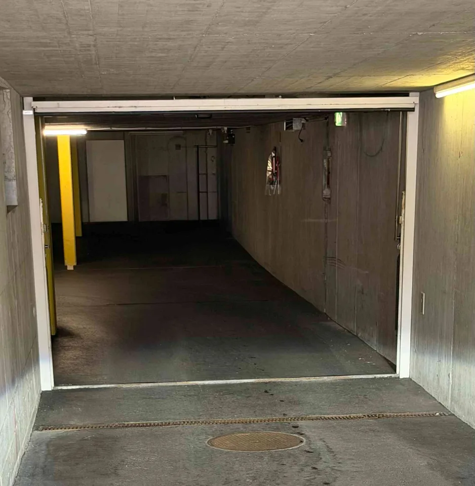 Einstellhallenplatz in Uetendorf – nur 5 Gehminuten vom Bahnhof
