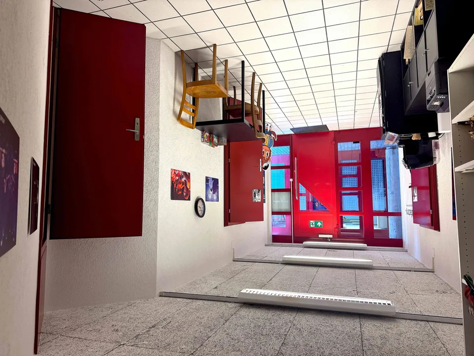 À remettre : locaux commerciaux / bureaux / atelier / surface