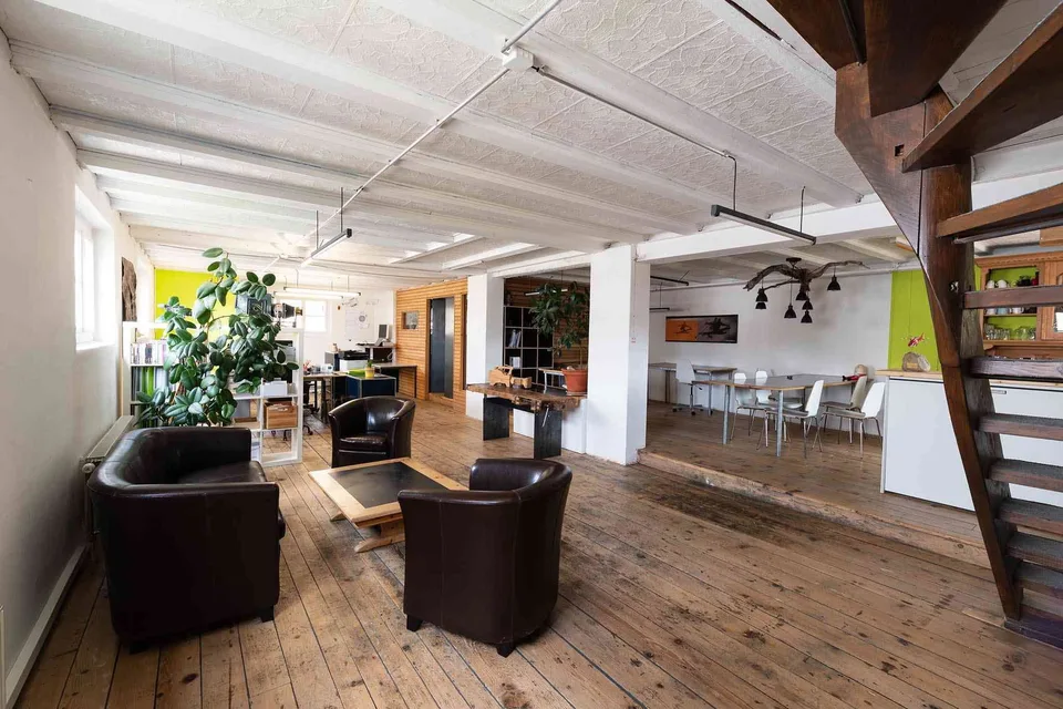 1-3 Büroplätze / unbefristet / zentral & schönes Atelier