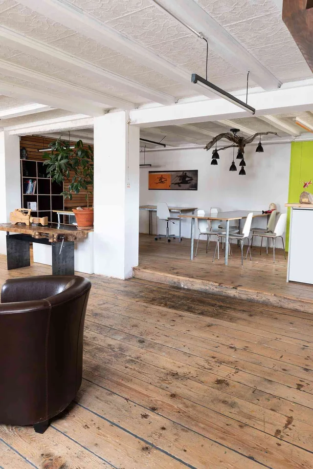 1-3 Büroplätze / unbefristet / zentral & schönes Atelier