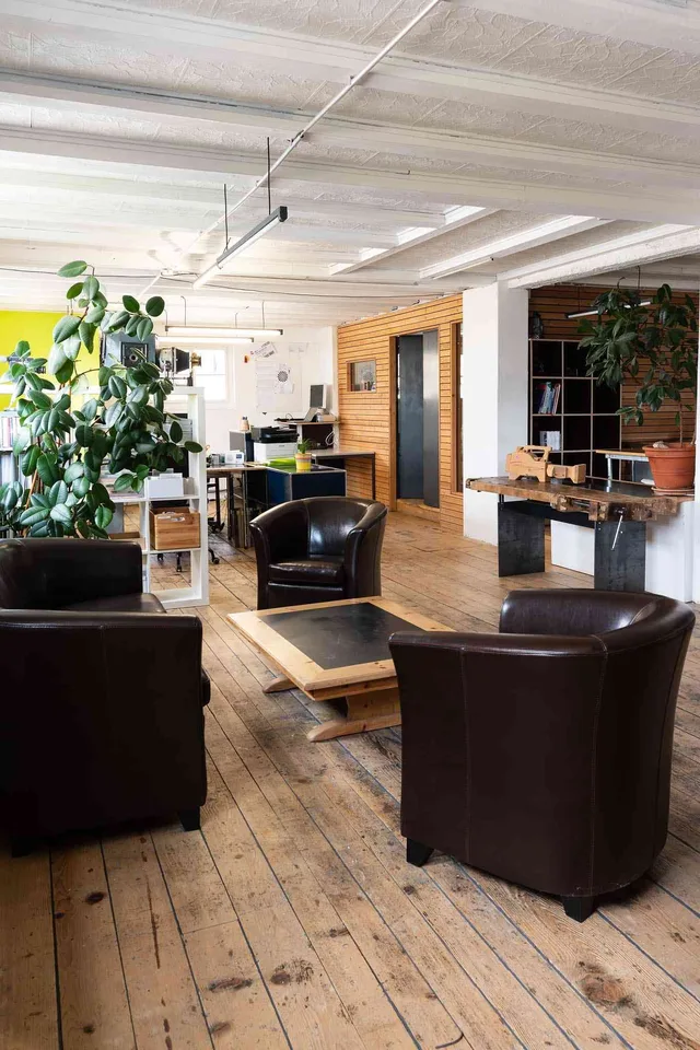 1-3 Büroplätze / unbefristet / zentral & schönes Atelier