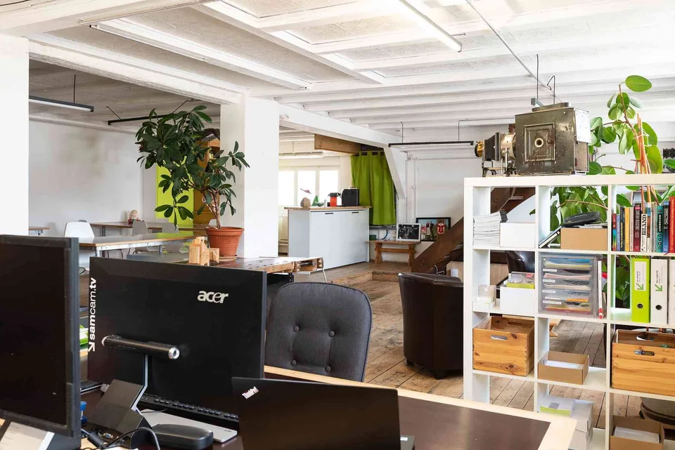 1-3 Büroplätze / unbefristet / zentral & schönes Atelier