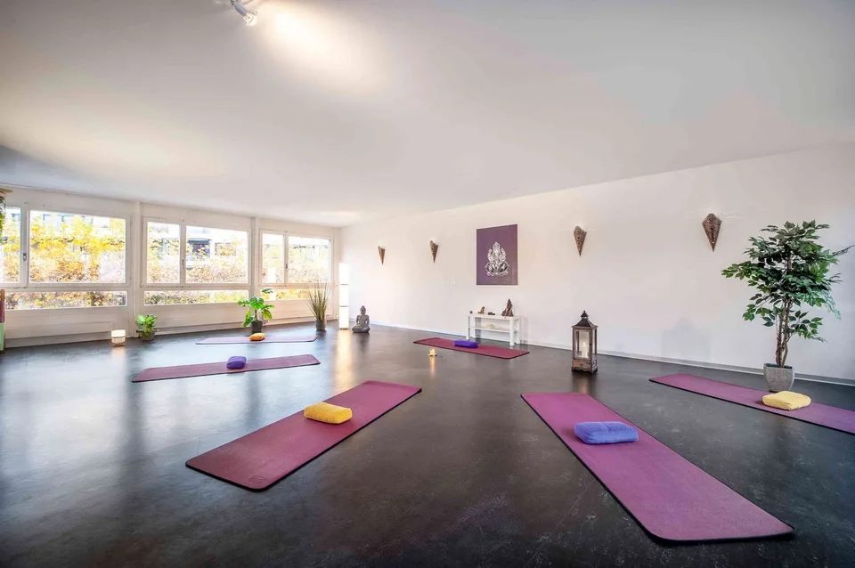 Lichtdurchströmter Yoga- und Bewegungsraum zur Untermiete