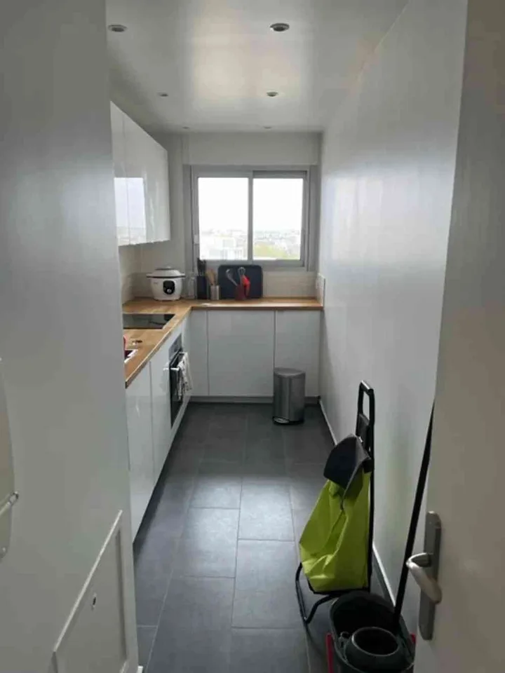 Appartement meublé de 2 pièces avec balcon et place de parking