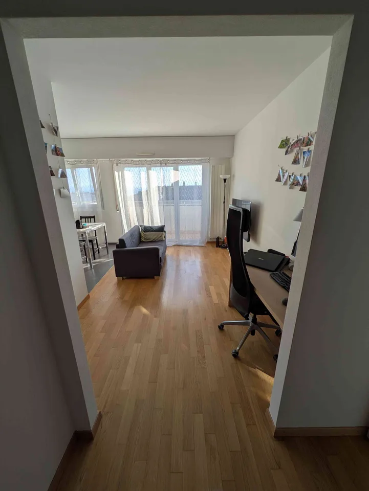Appartement moderne de 2 pièces (43 m²) rénové, au dernier étage avec
