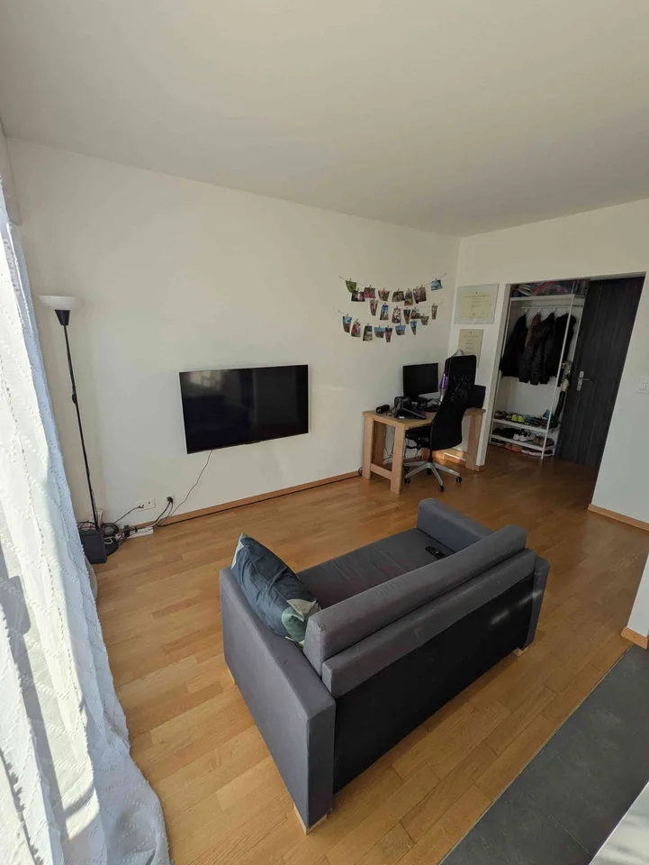 Appartement moderne de 2 pièces (43 m²) rénové, au dernier étage avec