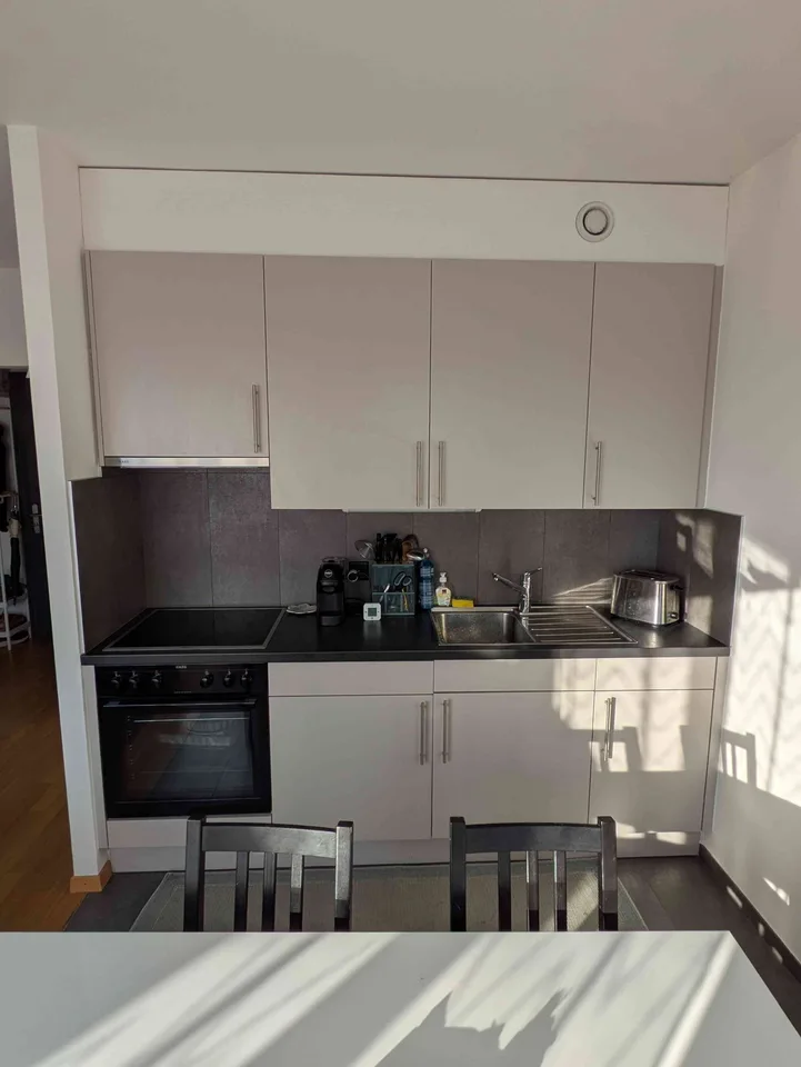 Appartement moderne de 2 pièces (43 m²) rénové, au dernier étage avec