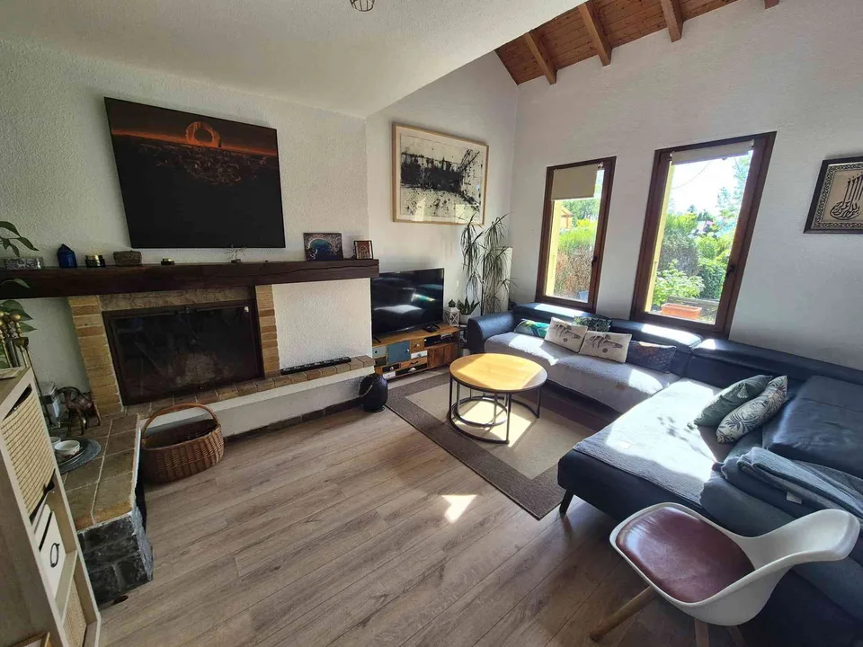 MAISON MEUBLÉE AVEC STUDIO INDÉPENDANT du 15.09.26 au 31.07.27