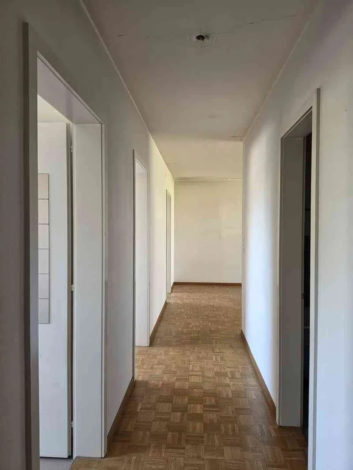 Un bel appartement de 3.5 pièces et 74m2 completement rénové.