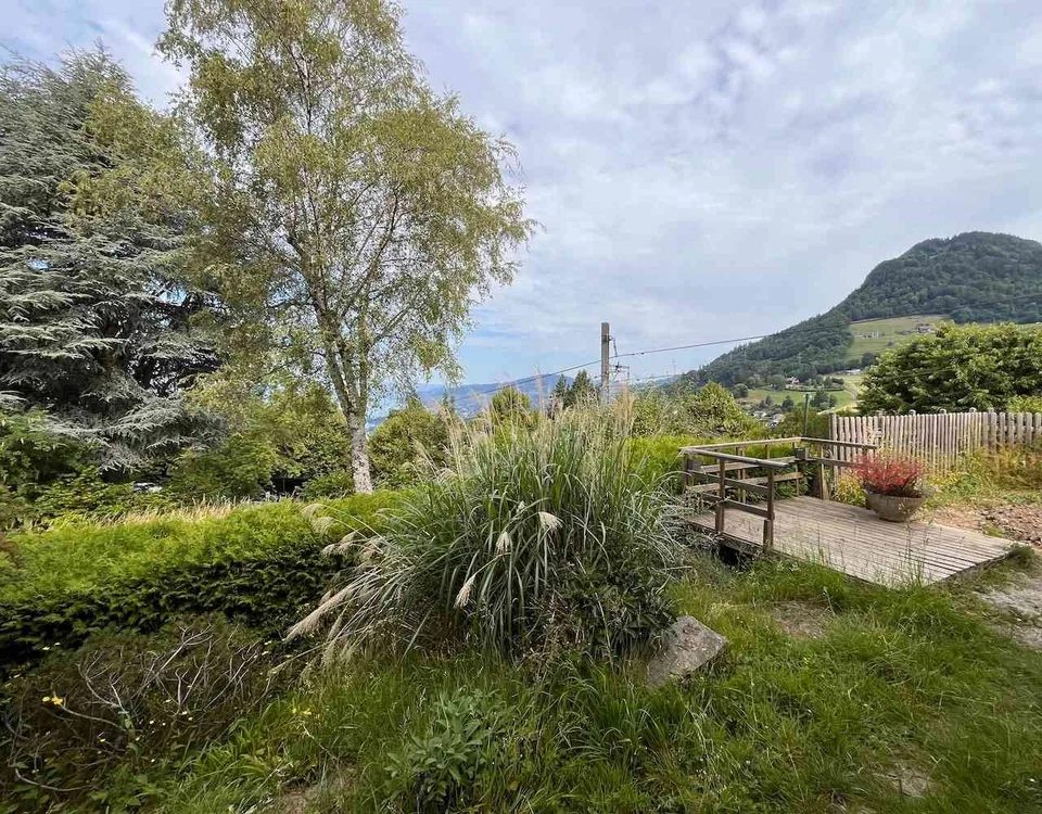 Dans la nature, appartement rénové à neuf, belle vue, terrasse, jardin