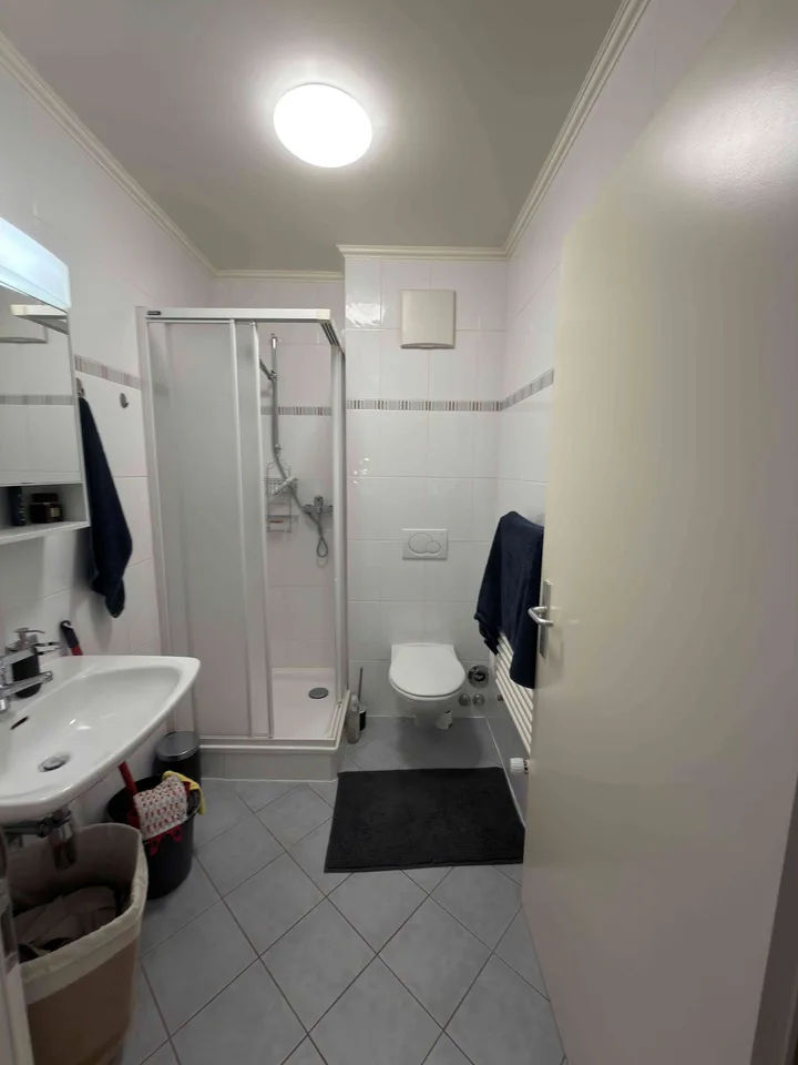 Studio lumineux avec balcon et parking, en face de la gare NStCM