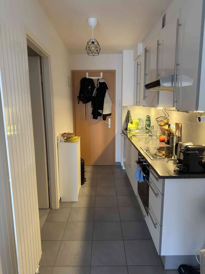 Studio lumineux avec balcon et parking, en face de la gare NStCM