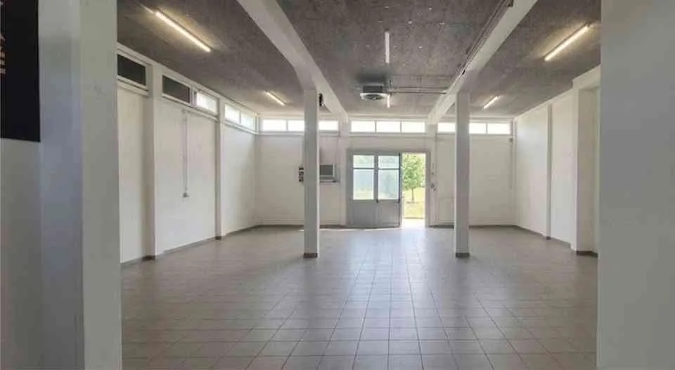 Local polyvalent de 145 m² - Idéal activités artisanal