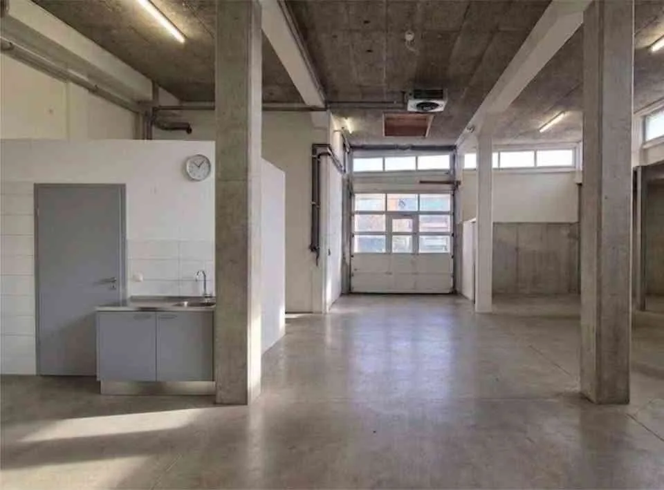 Local polyvalent de 145 m² - Idéal activités artisanal
