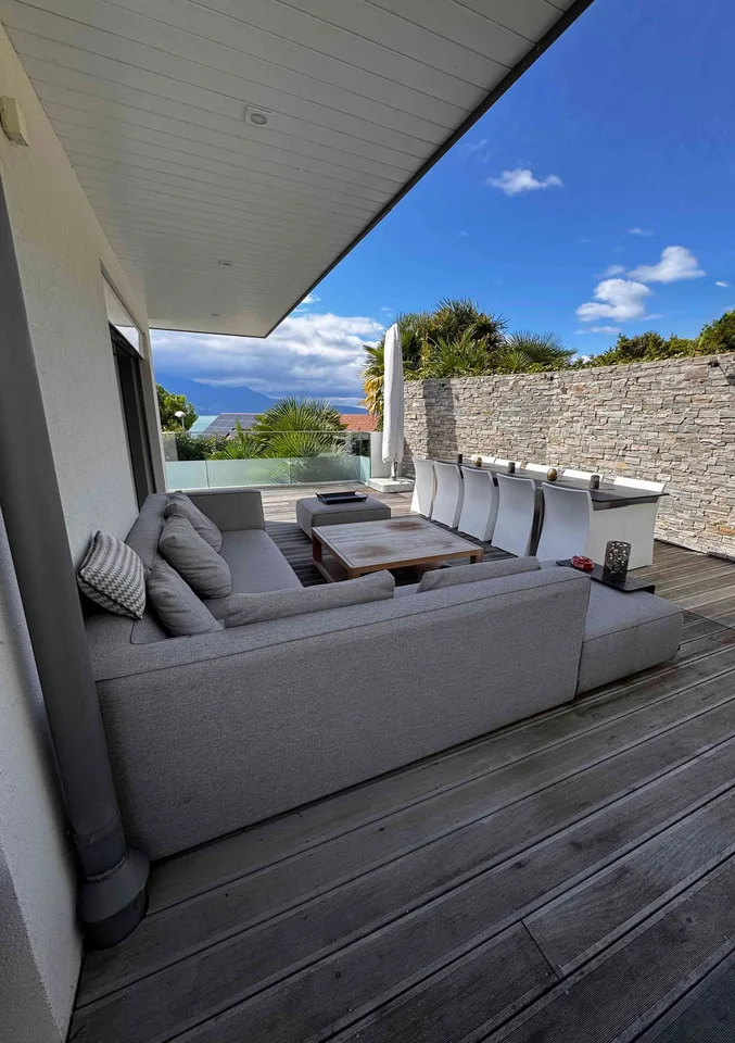 À louer villa contemporaine entièrement meublée