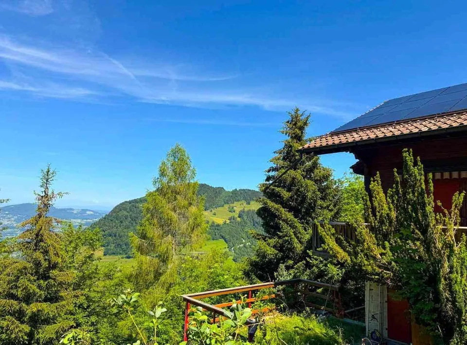 Charming Chalet in Caux – Nature, Views & Easy Access to Montreux