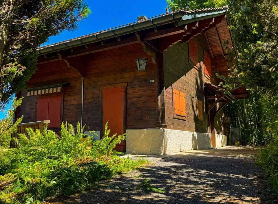 Charming Chalet in Caux – Nature, Views & Easy Access to Montreux