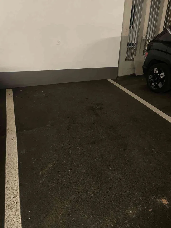 Place de parking sous terrain à louer