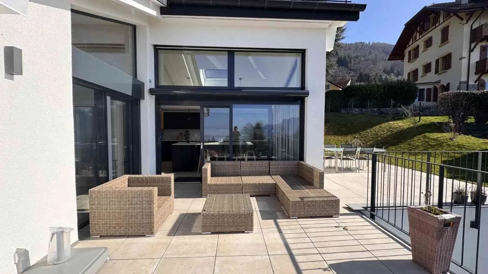 Traumhafte 6,5-Zimmer-Wohnung (225 m²) in Blonay mit Garten