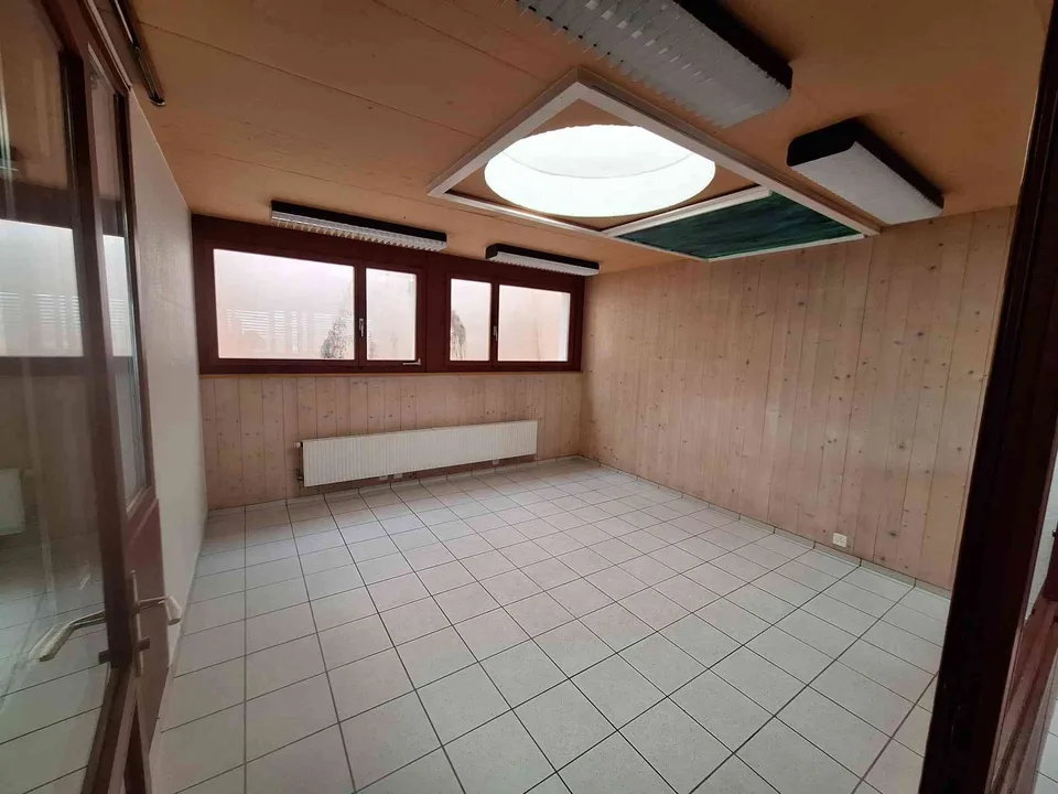 Espace professionnel modulable 130?m² –gare à 100?m– Villaz-St-Pierre
