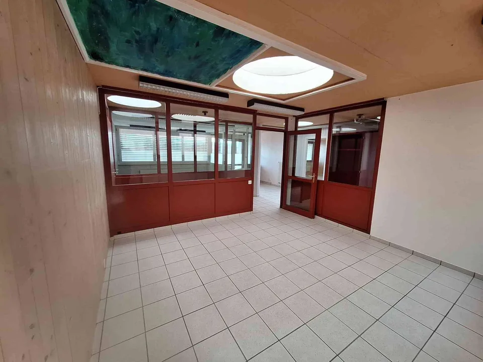 Espace professionnel modulable 130?m² –gare à 100?m– Villaz-St-Pierre
