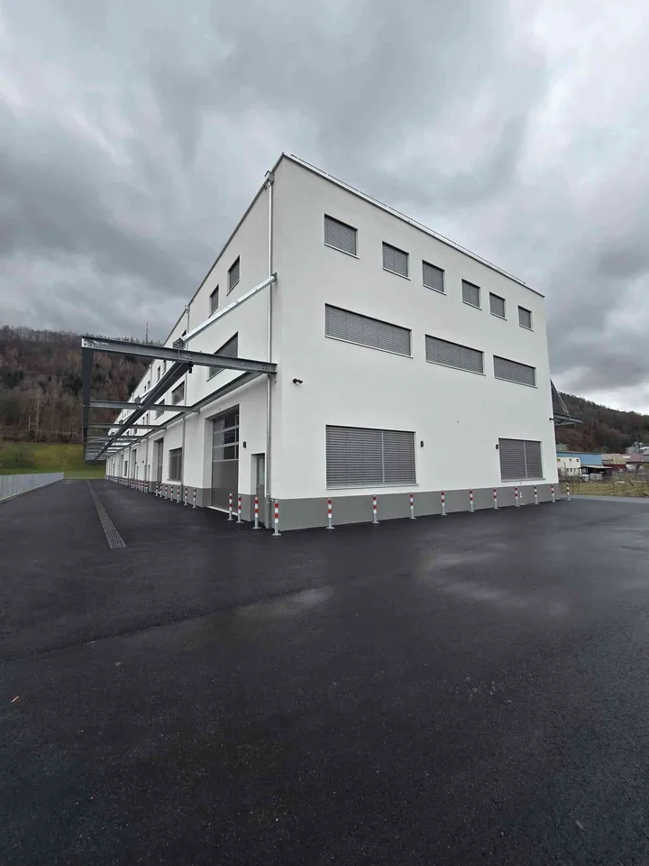 Locaux/ Halls sur 3 niveaux