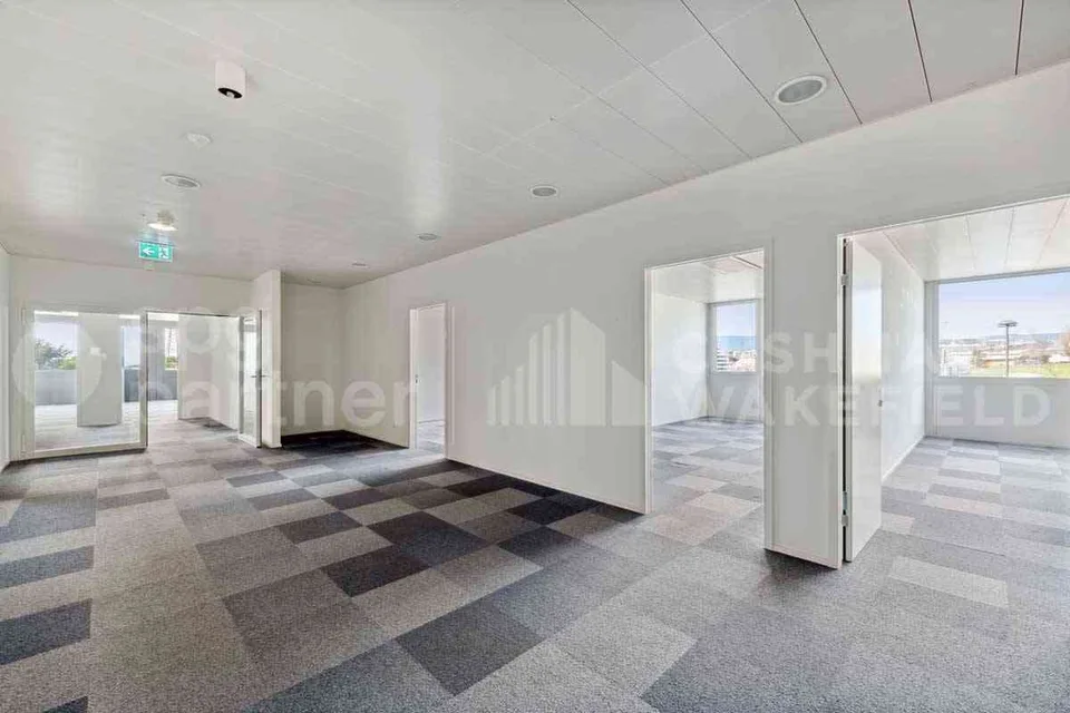 Surface de bureau de 1'800 m², divisibles dès 200 m² au 1er étage