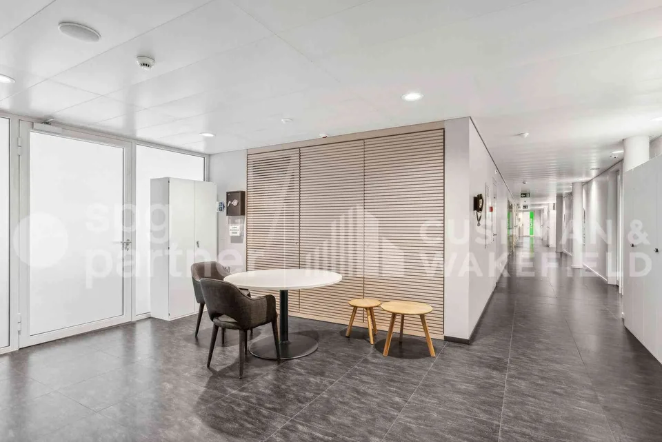 Surface administrative lumineuse, moderne et fonctionnelle de 773 m²