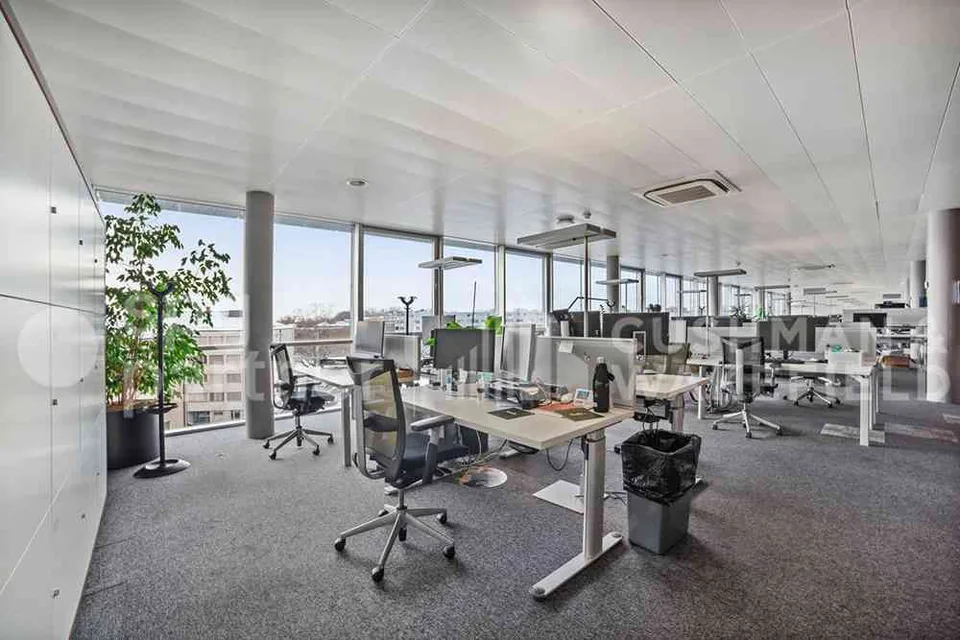 Surface administrative de 4'280 m² divisible et répartie sur 2 niveaux – photo 9 of 9