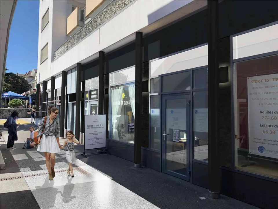 VISIBILITÉ ET ACCÈS SANS PRÉCÉDENT : Centre Commercial de St. Prex