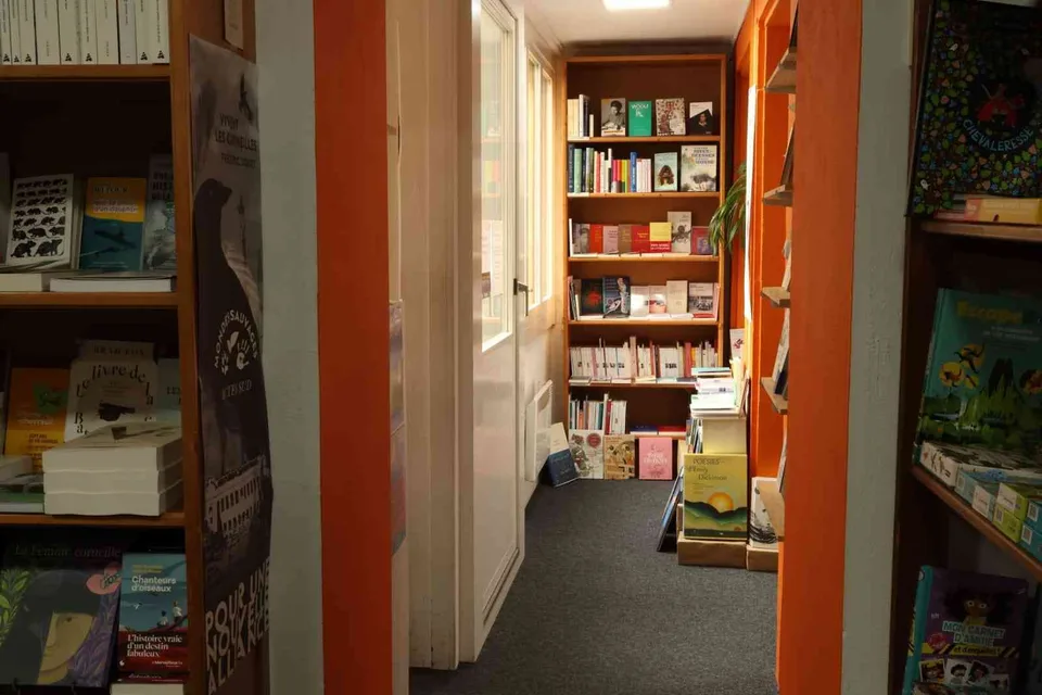 Local commercial ! Actuellement une librairie, mais demain ?!