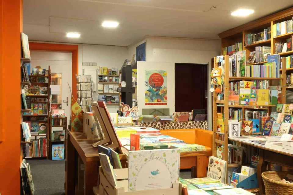 Local commercial ! Actuellement une librairie, mais demain ?!