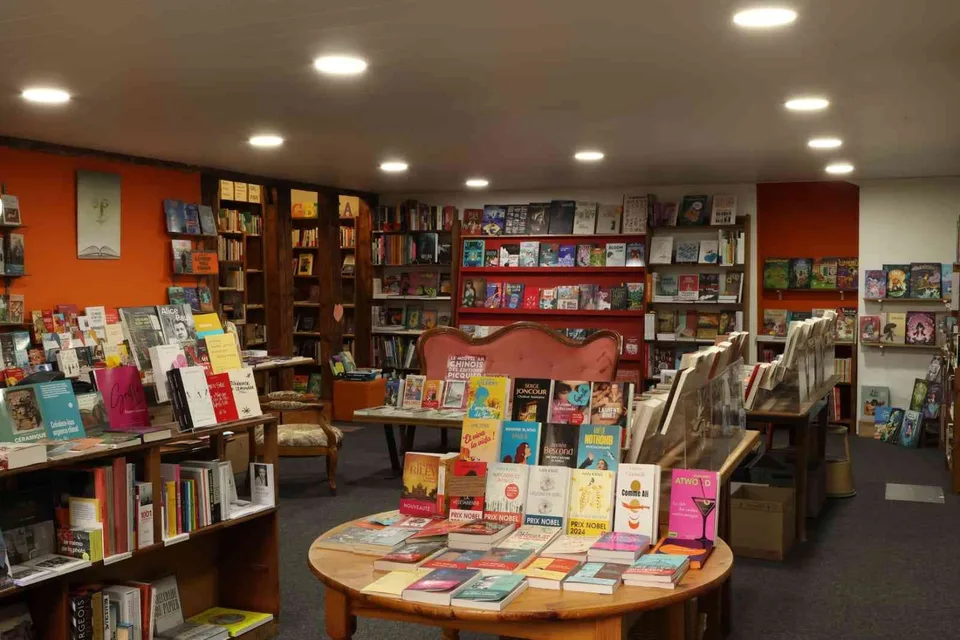 Local commercial ! Actuellement une librairie, mais demain ?!