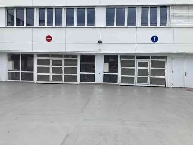 Places de parc intérieures à 2 pas du métro M1 Provence