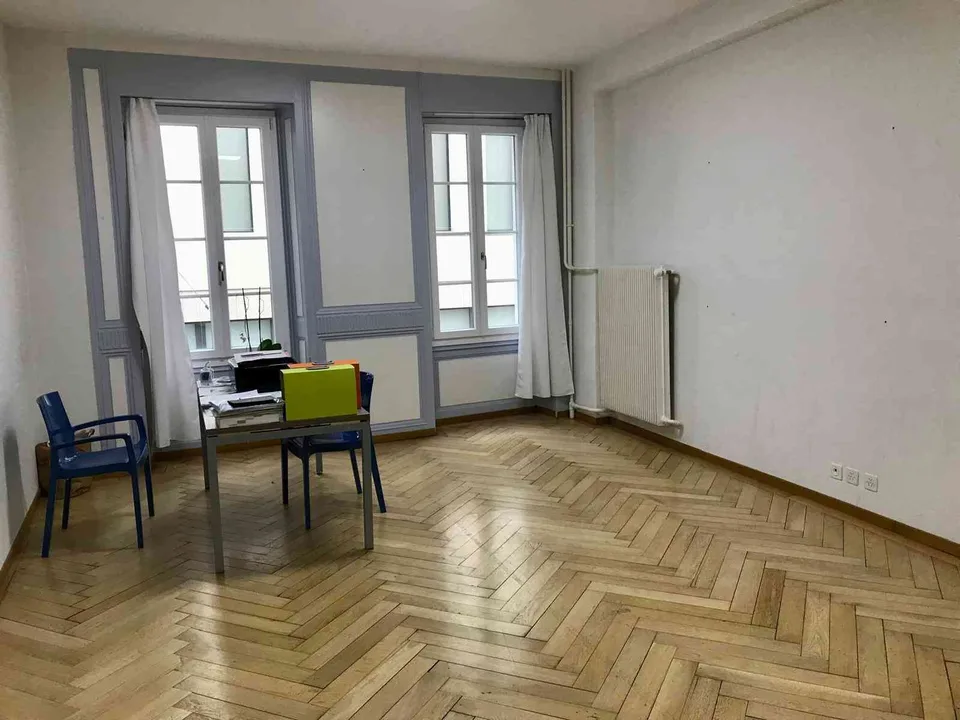 À louer – Salle lumineuse 32m2 centre ville