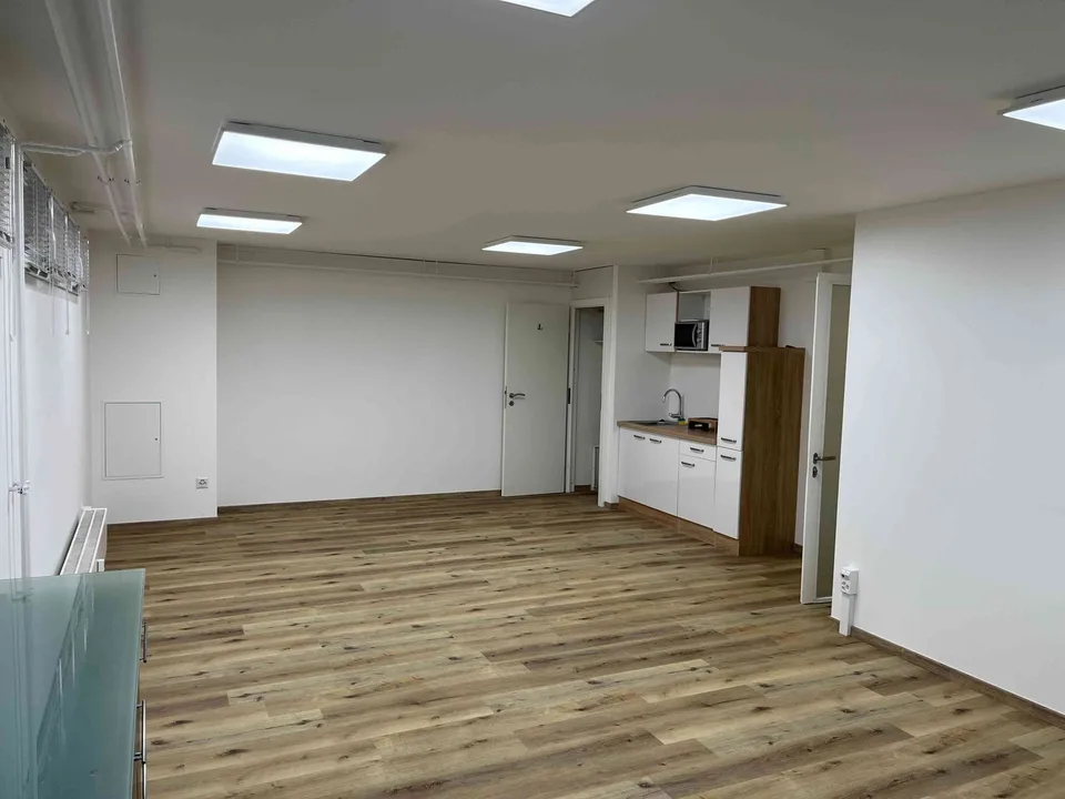 À louer : Bureau moderne et lumineux à Nyon – 40m²