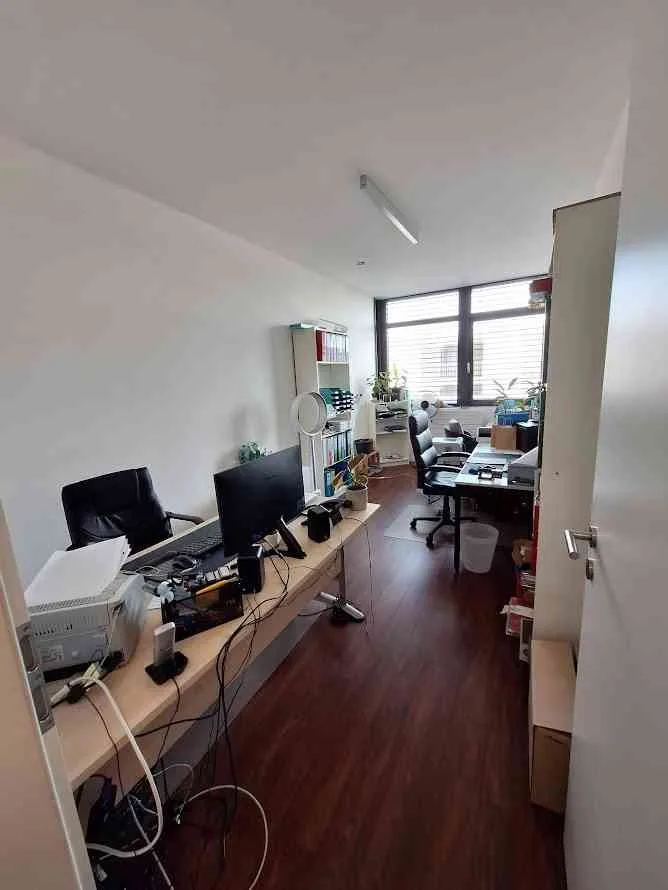 Local commercial spacieux et lumineux avec showroom