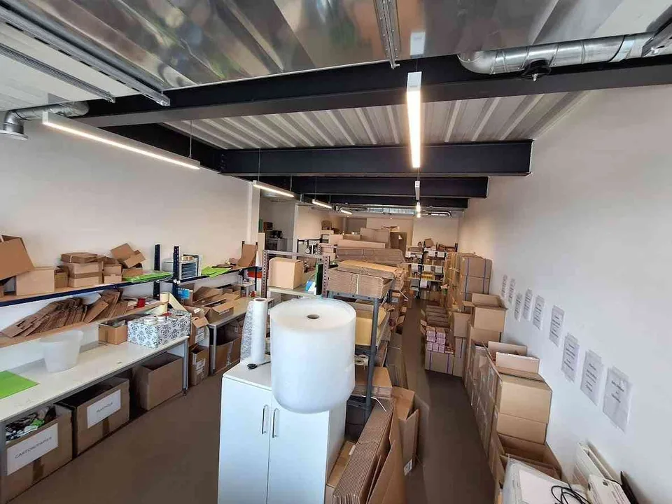 Local commercial spacieux et lumineux avec showroom